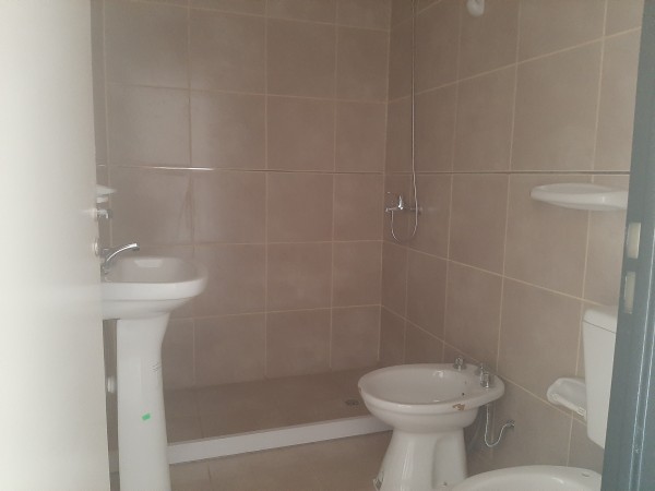 INMOBILIARIA GOMEZ GHISI Y D. FENES NEG INMOB. ALQUILAN: