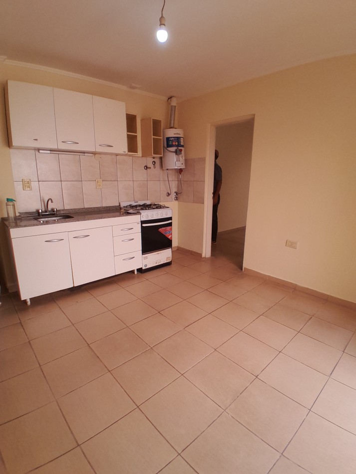 ALQUILAMOS DPTO 1 DORMITORIO CON PATIO. Calle Echague 854