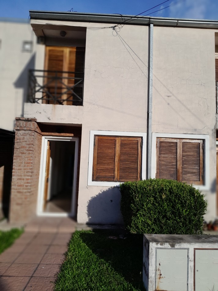 ALQUILAMOS DUPLEX CALLE Saravi 376 2 dormitorios cochera.