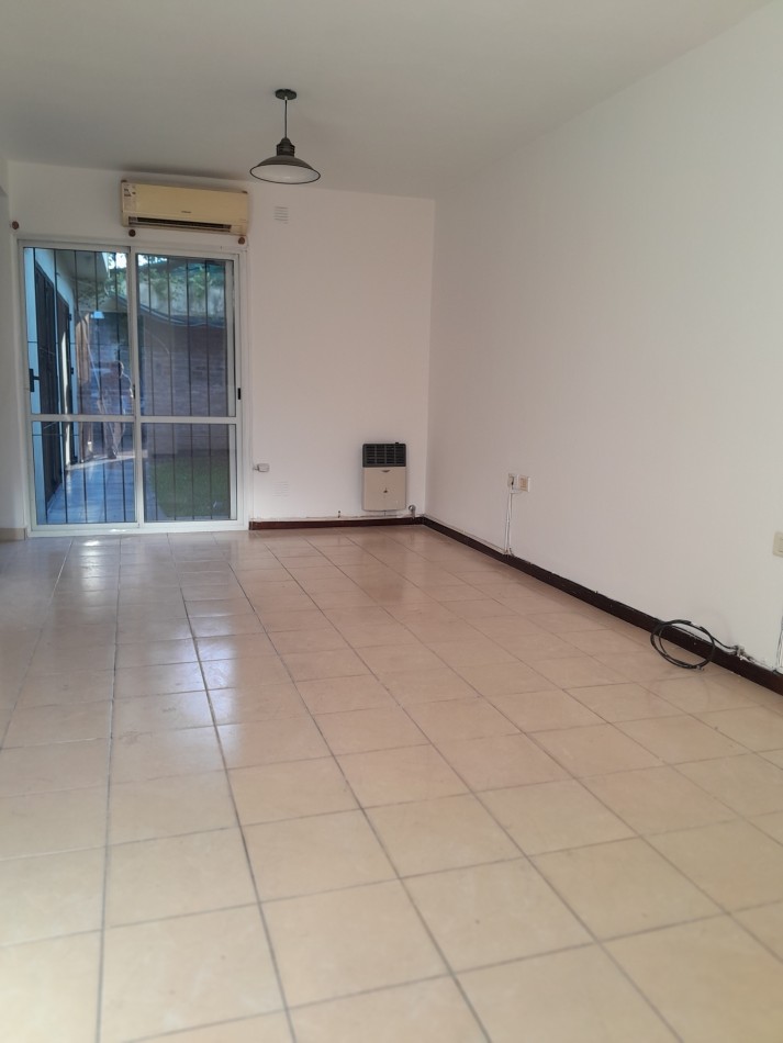 ALQUILAMOS DUPLEX CALLE Saravi 376 2 dormitorios cochera.