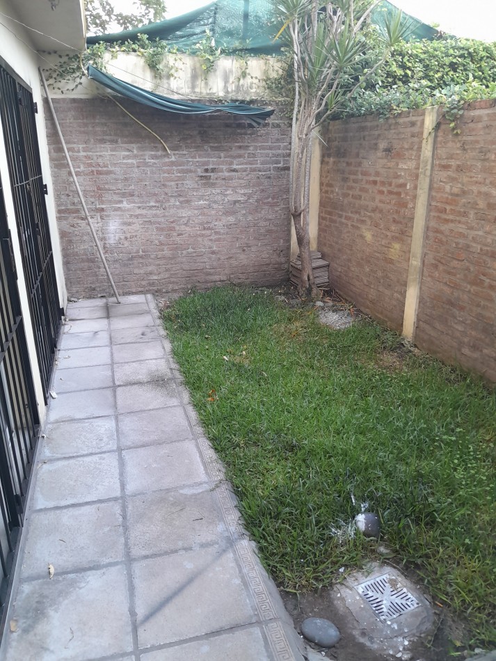 ALQUILAMOS DUPLEX CALLE Saravi 376 2 dormitorios cochera.
