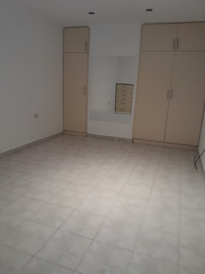 ALQUILAMOS DUPLEX CALLE Saravi 376 2 dormitorios cochera.