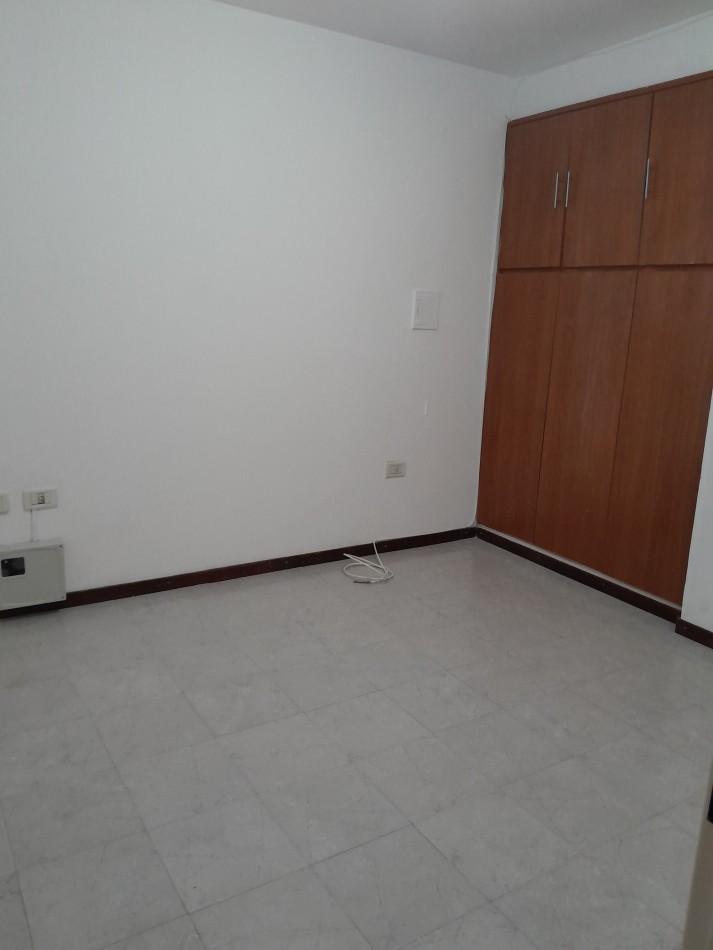 ALQUILAMOS DUPLEX CALLE Saravi 376 2 dormitorios cochera.
