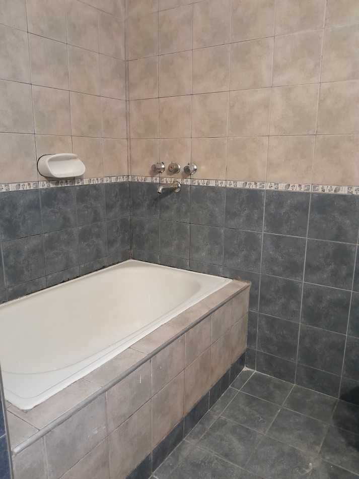 ALQUILAMOS DUPLEX CALLE Saravi 376 2 dormitorios cochera.