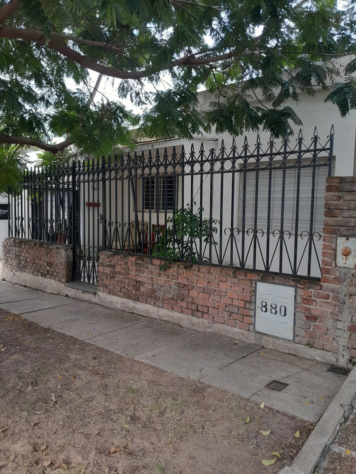 VENDEMOS CASA Calle J. Stay 880