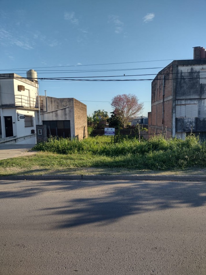 VENDEMOS TERRENO Don Bosco casi Gdor. Crespo