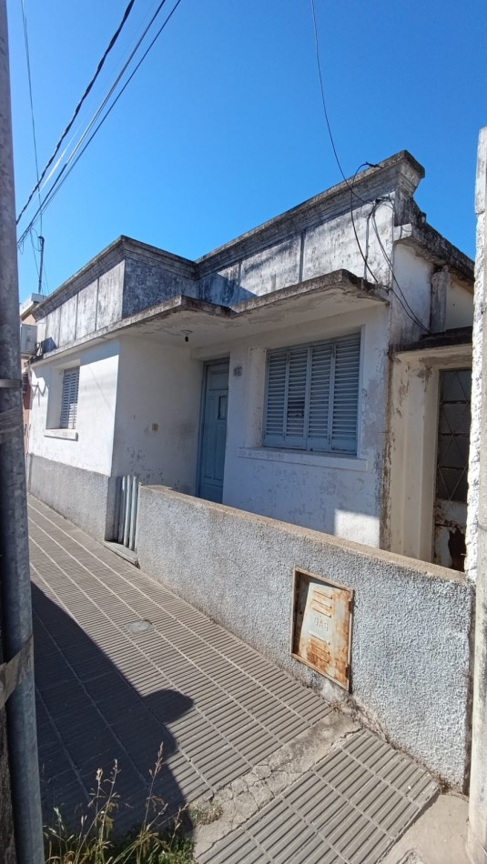 VENDEMOS CASA A RECICLAR Calle Necochea 116