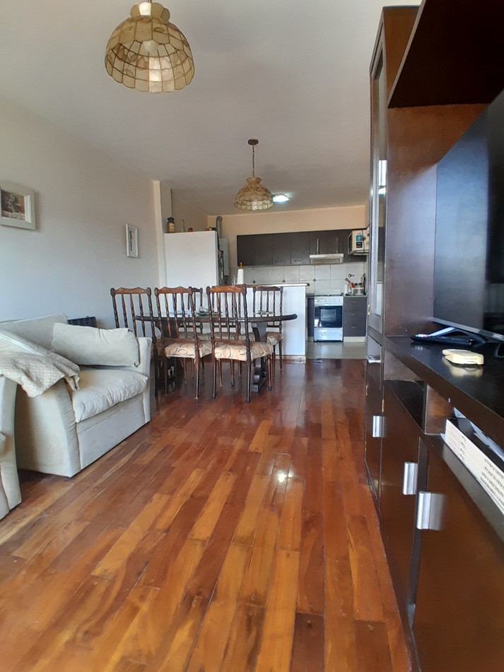 VENDEMOS Calle Diamante 60 Dpto 2 dormitorios y cochera.