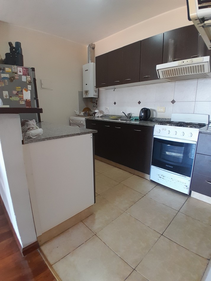 VENDEMOS Calle Diamante 60 Dpto 2 dormitorios y cochera.