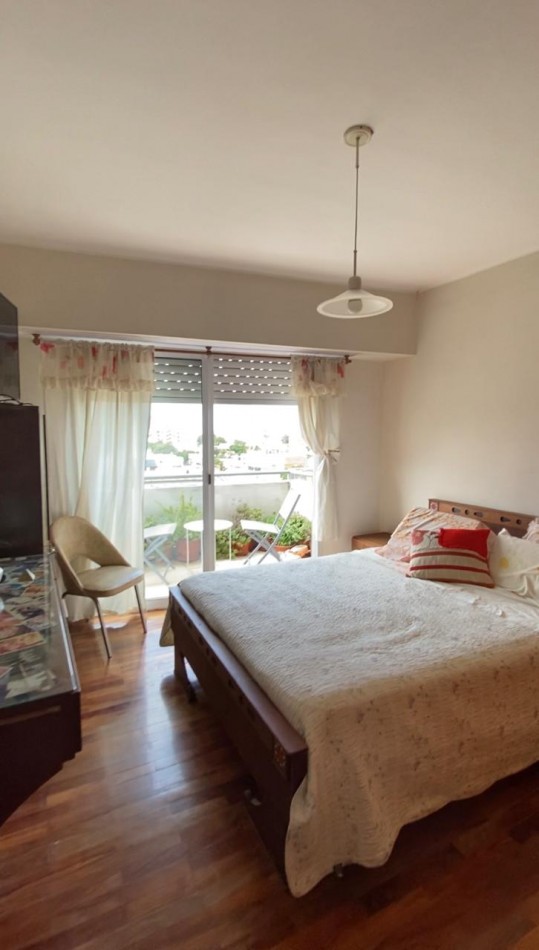 VENDEMOS Calle Diamante 60 Dpto 2 dormitorios y cochera.