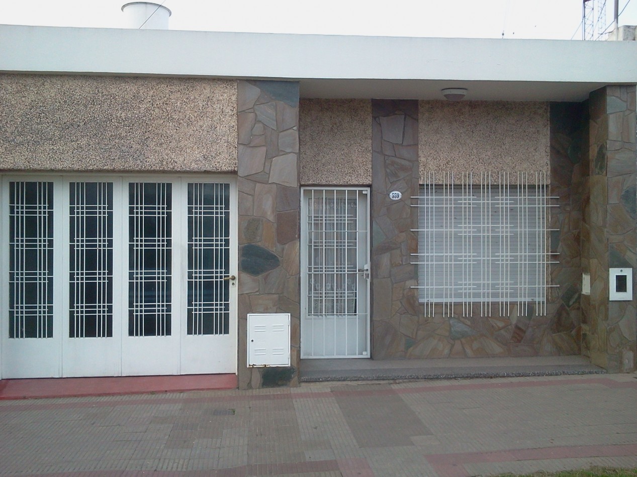 ALQUILAMOS AMPLIA CASA Calle A. Brown 559