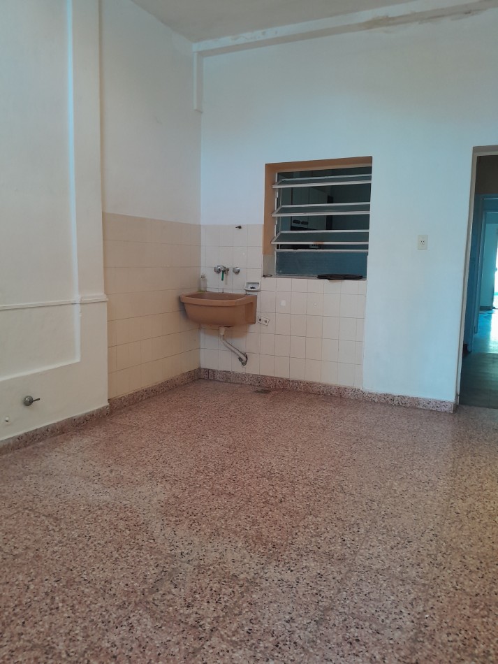 ALQUILAMOS AMPLIA CASA Calle A. Brown 559