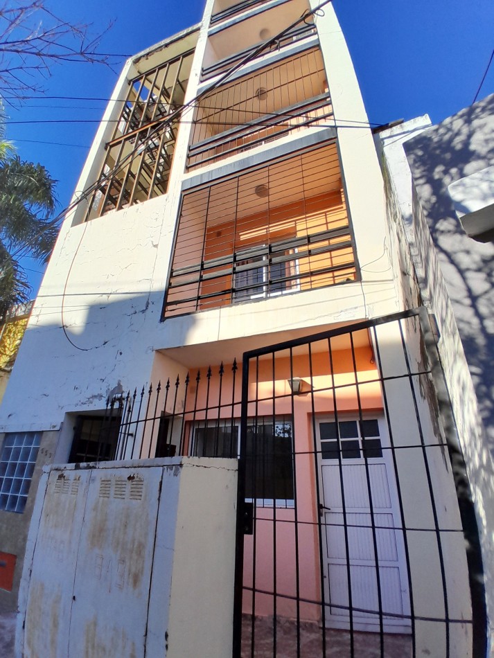 Alquilamos Calle Panama 553 dpto de 1 dormitorio y patio